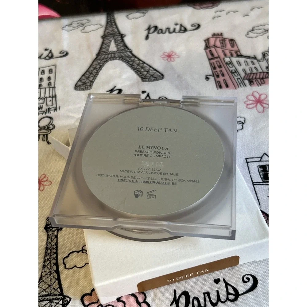 GloWish by Huda Beauty Lightweight Blurring Pressed Powder 10 Deep Tan